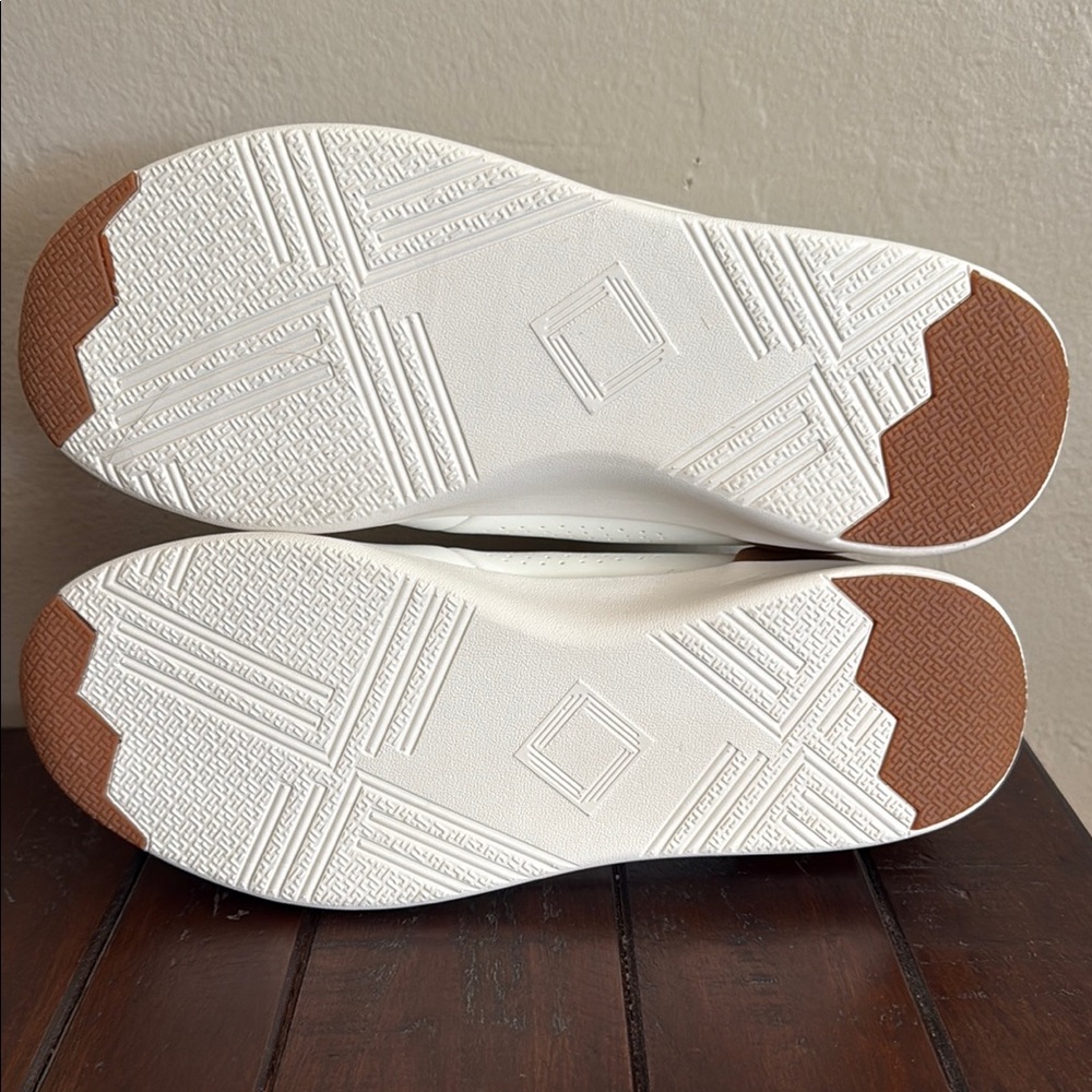 Steve Madden White Perforated Sneakers with Tan Accents Men’s Size 8 NWOT - Picture 7 of 8